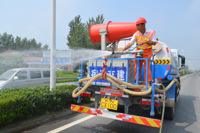 南表环绿化浇水.JPG